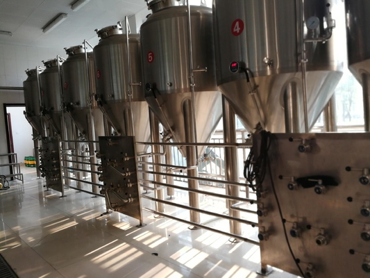 2000L Sprzęt do fermentacji piwa Komercyjny fermenter do piwa z ekranem dotykowym