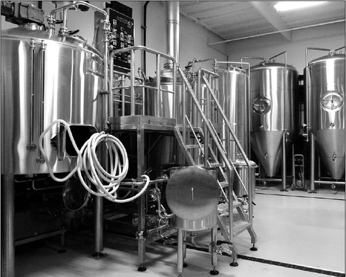 Semi Auto Bright Beer Tank System parzenia piwa ze stali nierdzewnej Ogrzewanie parowe