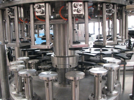 Automatyczna linia produkcyjna browaru Picie napoju Napełnianie Capping Maszyna monoblokowa