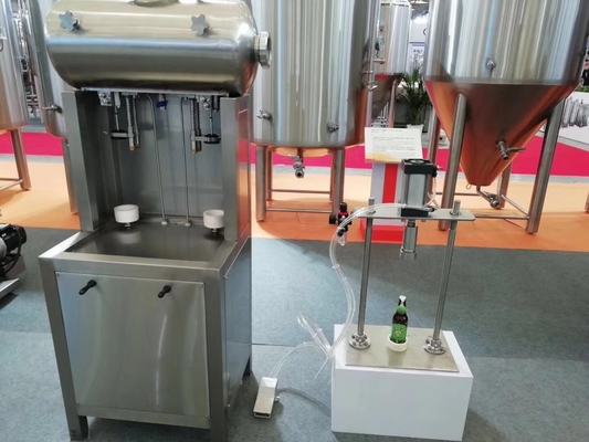 Automatyczna maszyna do napełniania butelek szklanych 50Hz SUS304 do piwa / napojów