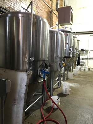500L 1000L SS304 Wyposażenie minibrowarów &quot;pod klucz&quot; Systemy pionowe typu Brewpub