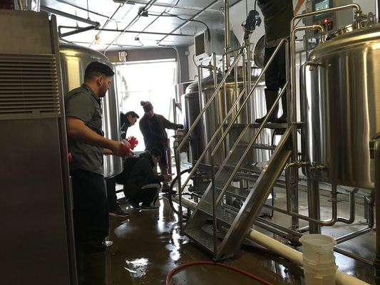 500L 1000L SS304 Wyposażenie minibrowarów &quot;pod klucz&quot; Systemy pionowe typu Brewpub