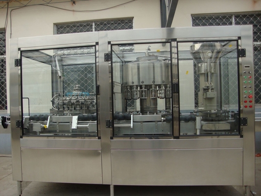 Wysoce precyzyjne urządzenie do butelkowania napojów Butelka do napełniania Wahing Corking Monoblock Machine
