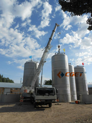 Pionowy zbiornik fermentacyjny z płaszczem Stożkowy fermentator do piwa CGET100 000L